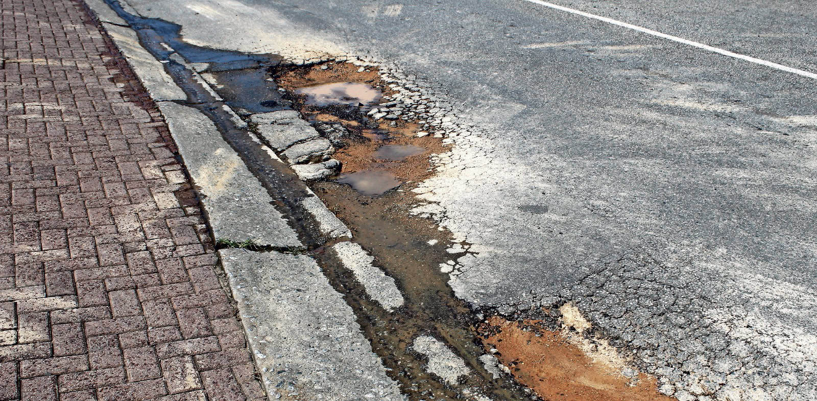 A pothole on Kiepersol Street. > Photos: Tumelo Waga Dibakwane